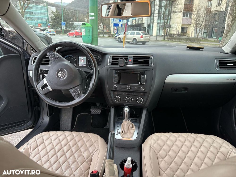 Volkswagen Jetta - 8