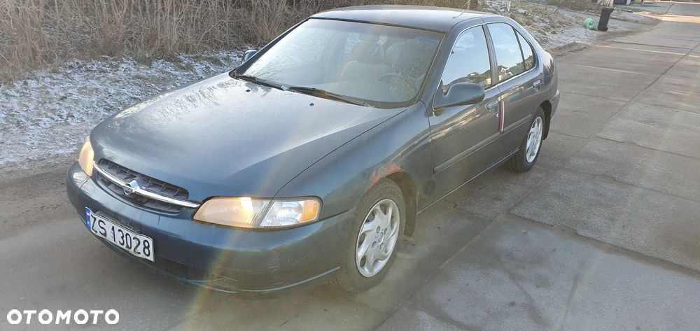 Nissan Altima - 1