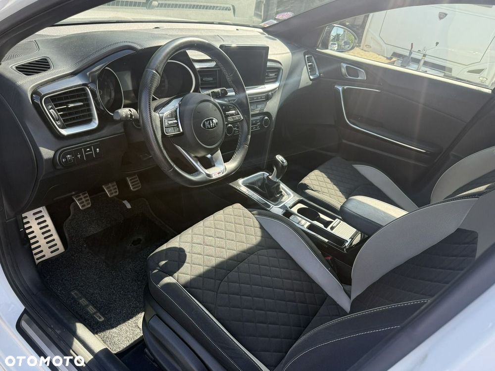 Kia Ceed - 7