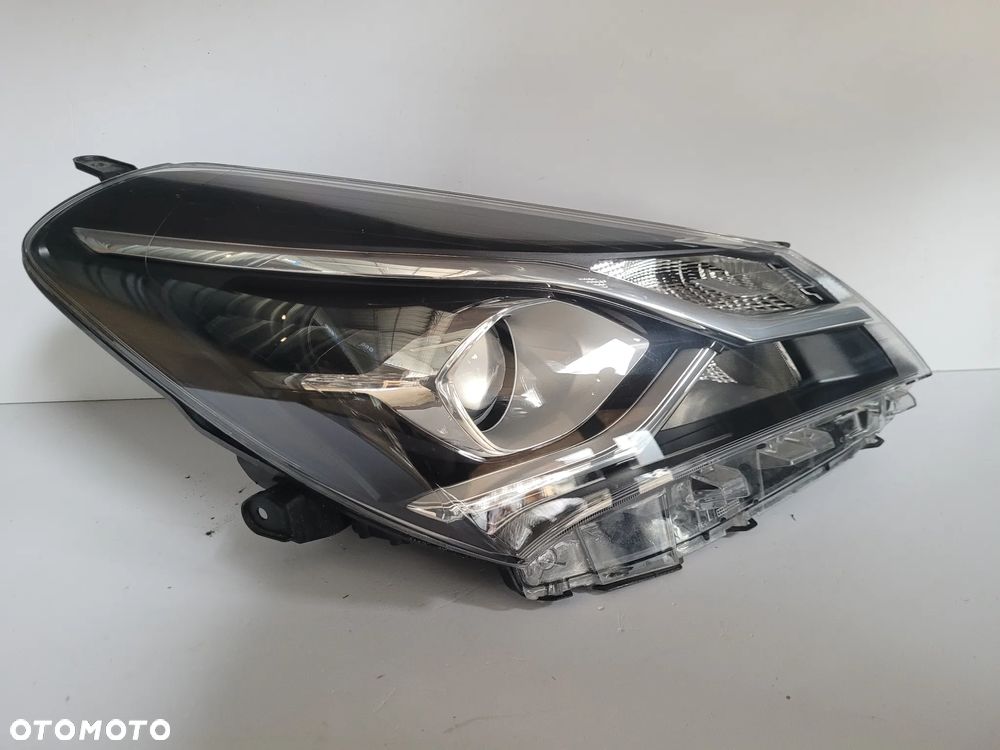 Toyota Yaris III lift lampa przód prawa soczewka - 2