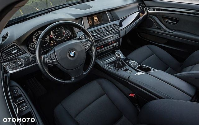 BMW Seria 5 525d - 26