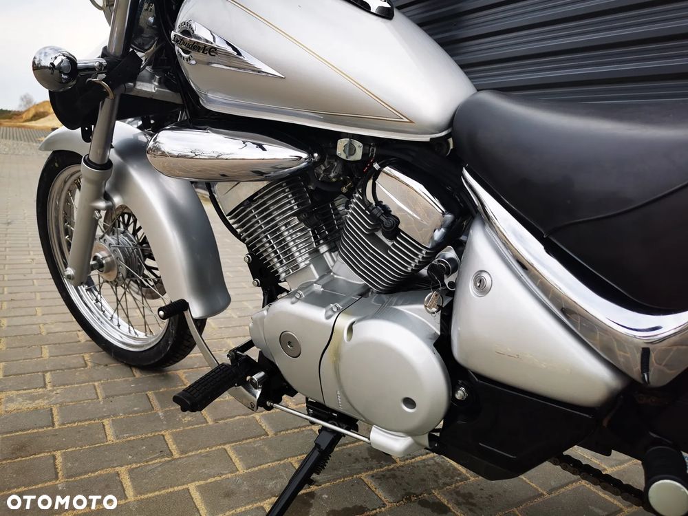 Suzuki Intruder - 13