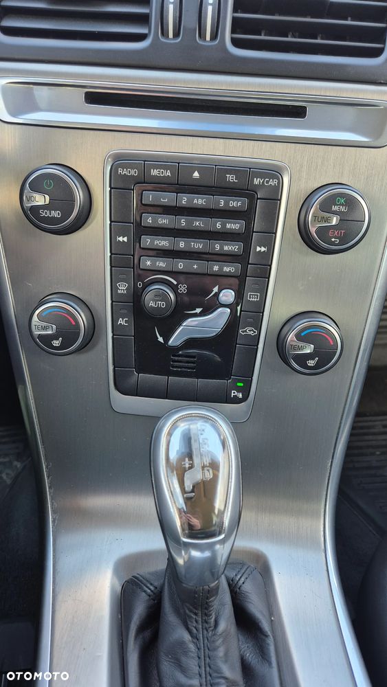 Volvo XC 60 D4 Geartronic RDesign - 17