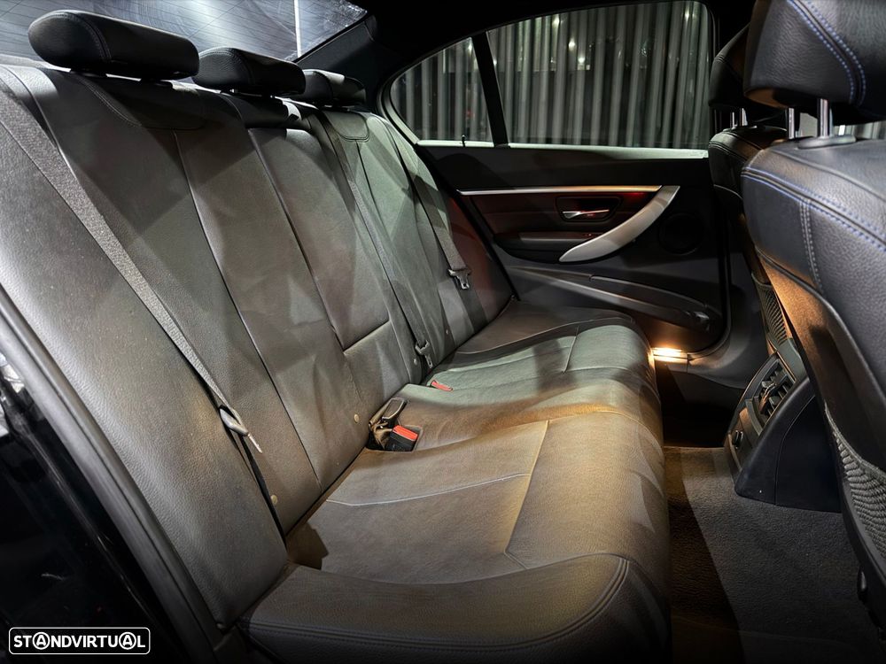 BMW 330 e iPerformance Pack M - 40