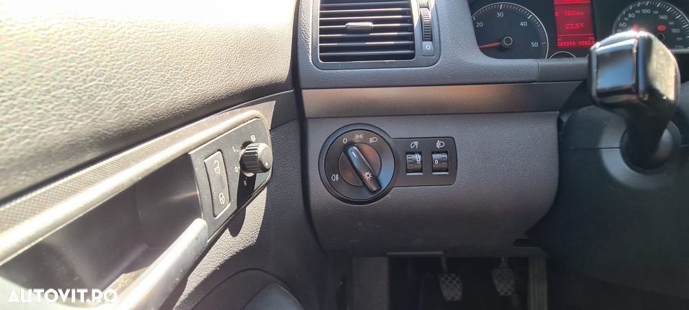 Volkswagen Touran 1.9 TDI DPF Conceptline - 12