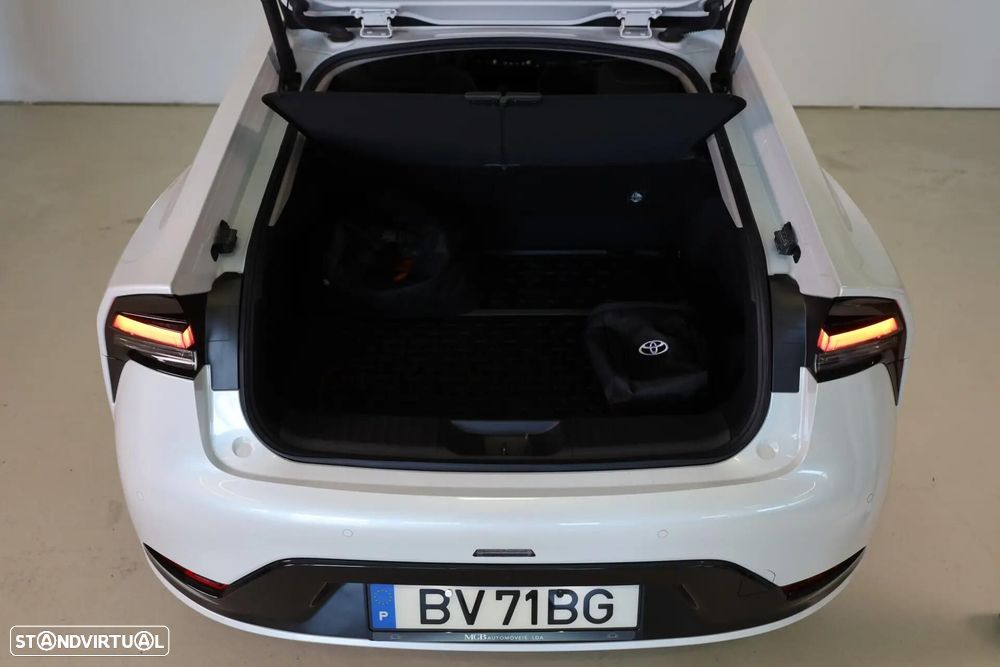 Toyota Prius 2.0 Plug-in Luxury - 19