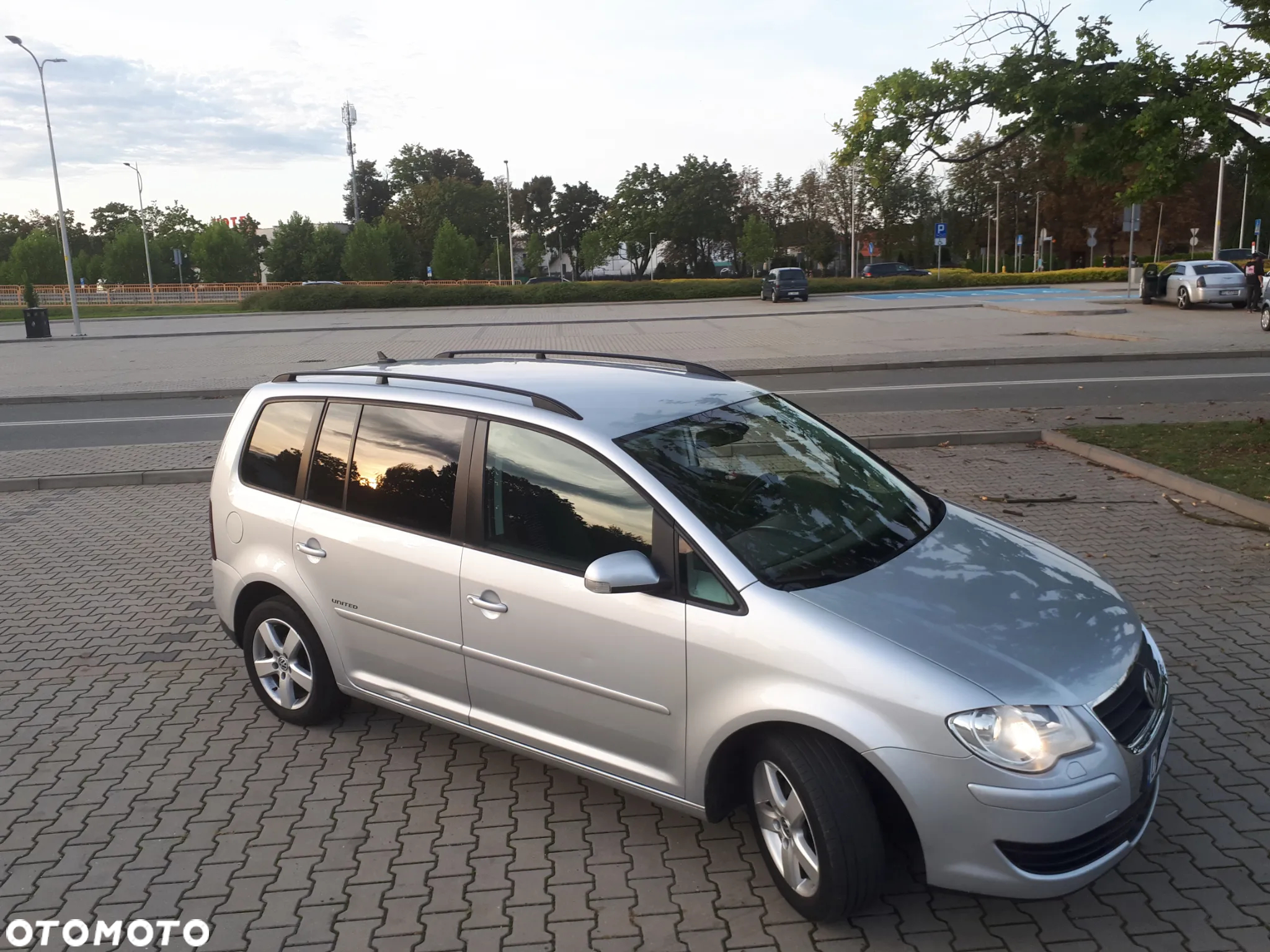 Volkswagen Touran 1.6 Trendline - 2