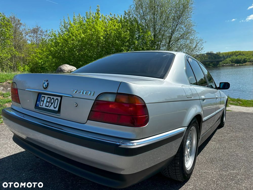 BMW Seria 7 740i V8 - 1