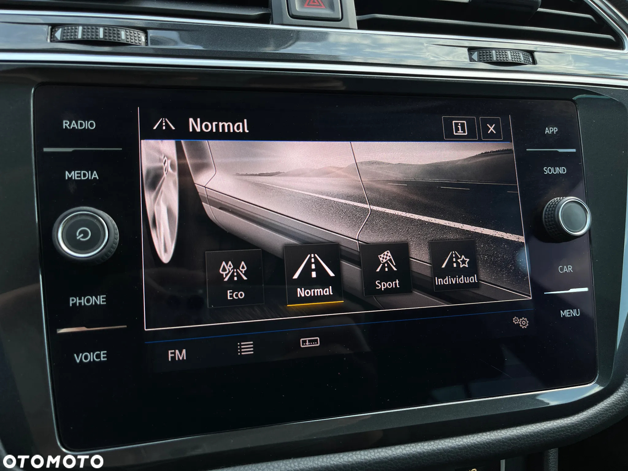 Volkswagen Tiguan 2.0 TDI SCR 4MOTION DSG R-Line - 35