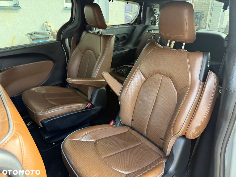 Chrysler Pacifica - 16