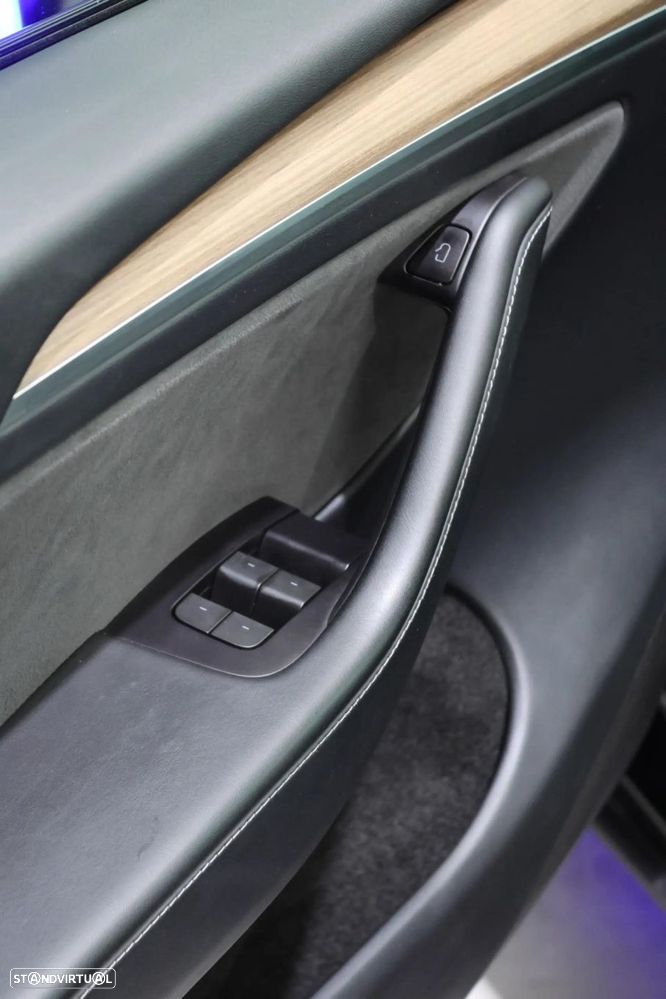 Tesla Model Y Long Range Dual Motor AWD - 22