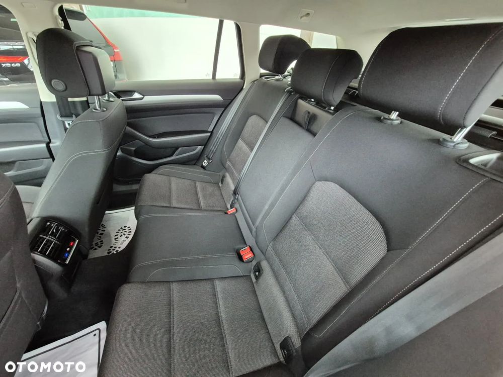 Volkswagen Passat - 30