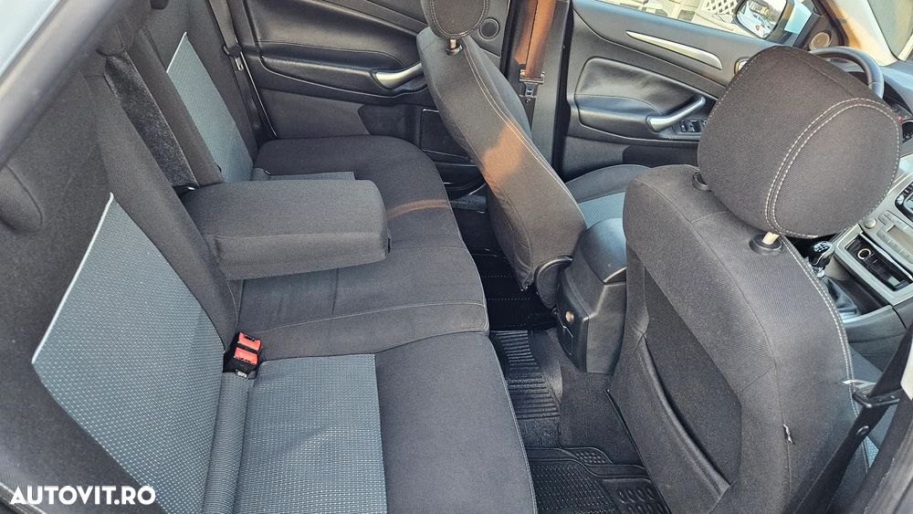 Ford Mondeo 1.8 TDCi Trend - 13