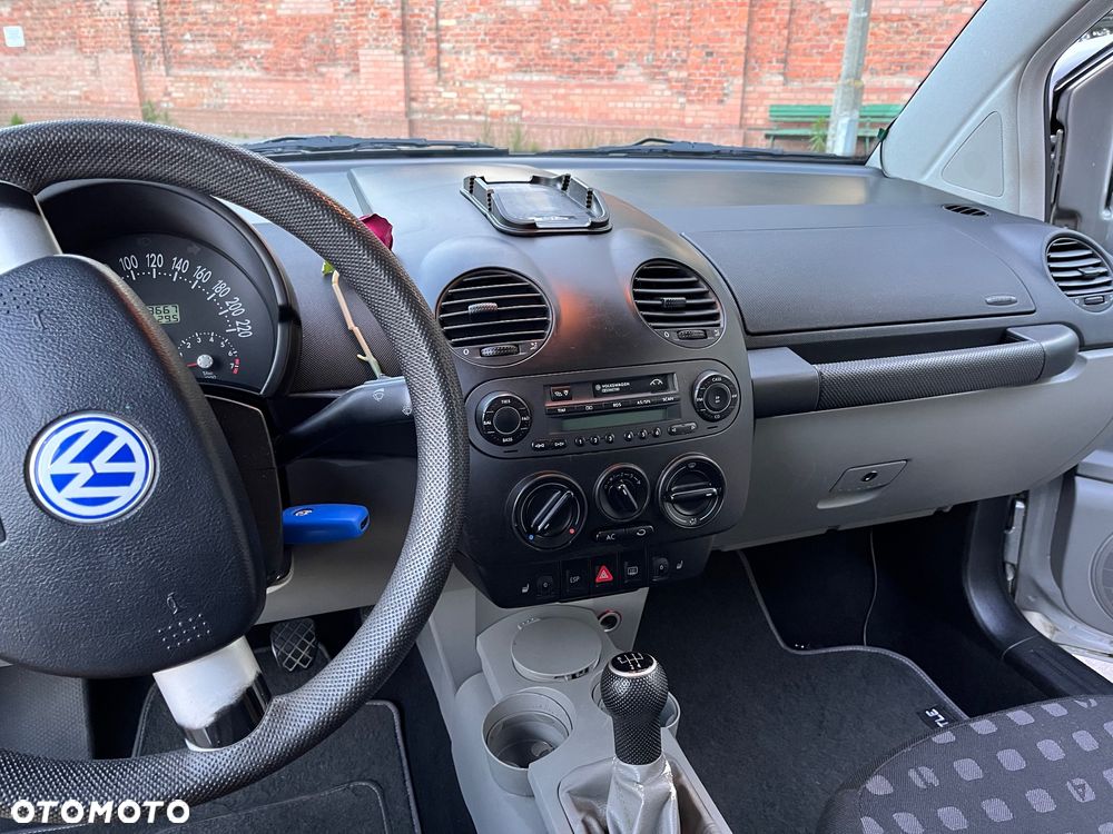 Volkswagen New Beetle 2.0 - 12