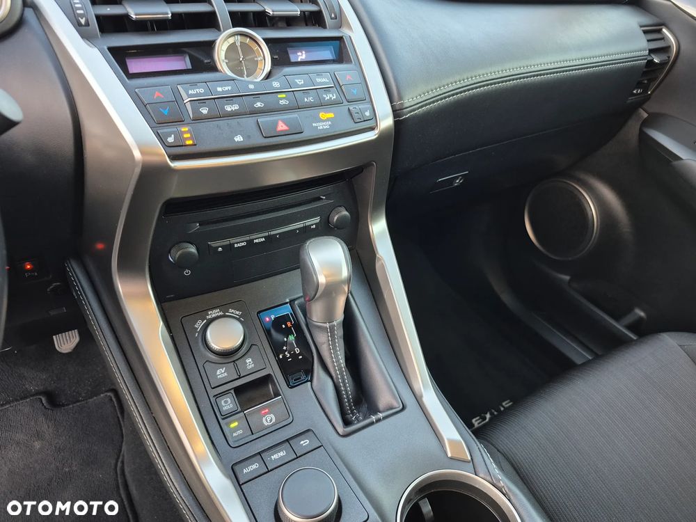Lexus NX 300h Elite AWD - 10