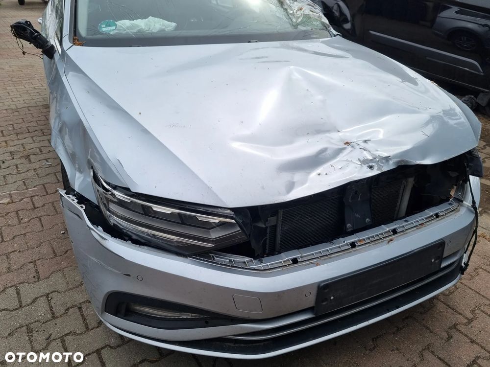 Volkswagen Passat Variant 2.0 TDI (BlueMotion Technology) Highline - 8