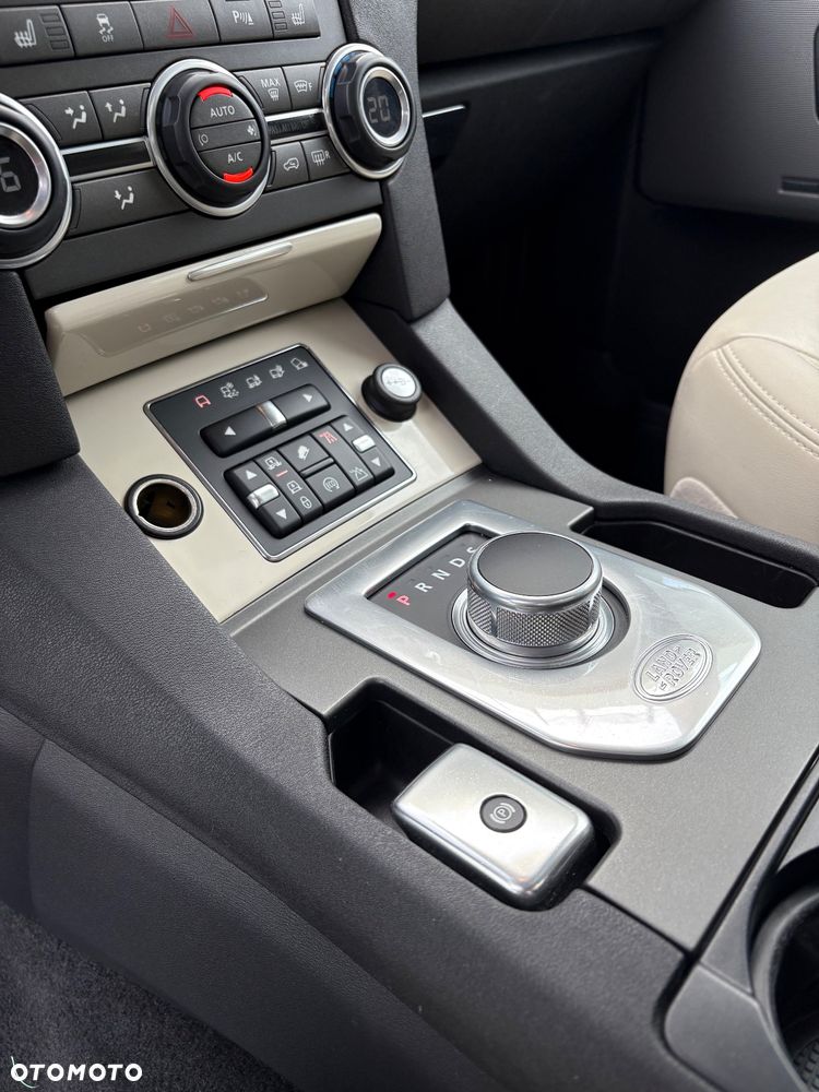 Land Rover Discovery IV 3.0 SD V6 HSE - 12