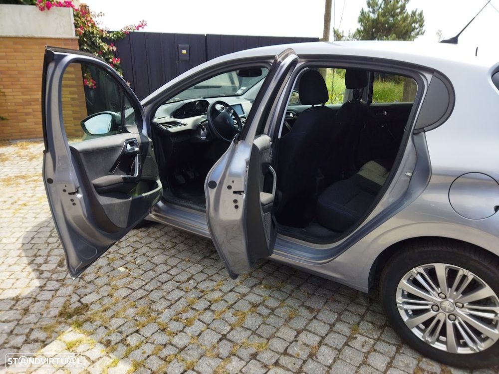 Peugeot 208 1.2 PureTech Signature - 3
