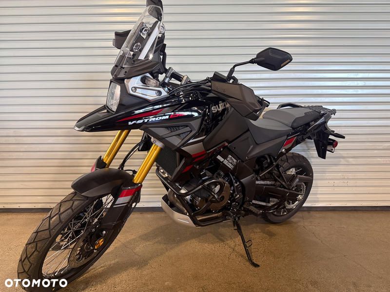 SUZUKI DL V STROM 1050 DE owiewka osłona boczek zbiornik silnik zawieszenie set podnóżek siedzenie chłodnica regulator moduł przełącznik przekaźnik licznik wiązka stelaż podnóżek reflektor czasza