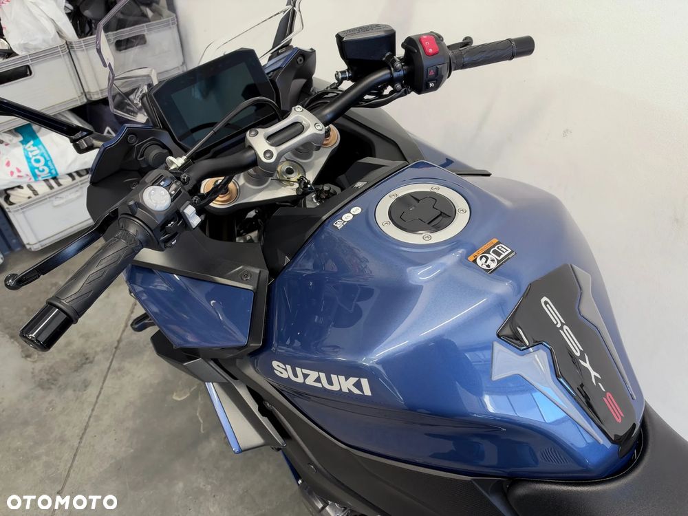 Suzuki GSX - 20