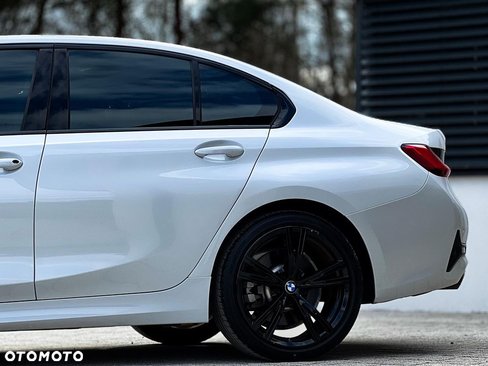 BMW Seria 3 330i Sport Line sport - 22