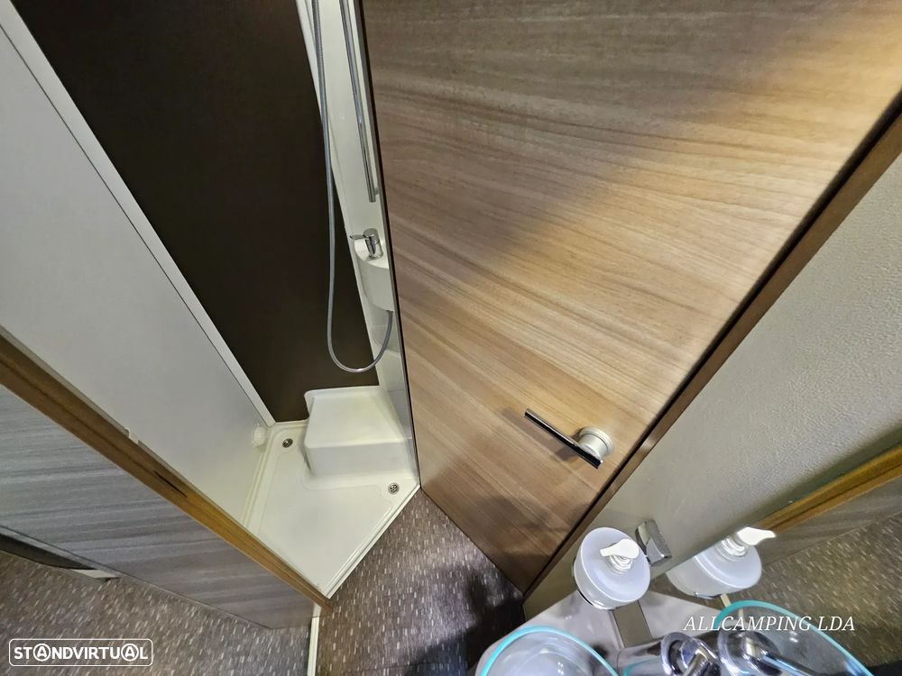 Adria Matrix M670SBC 50 YEARS 5 LUGARES DE LIVRETE CAMA CENTRAL + BASCULANTE - 35