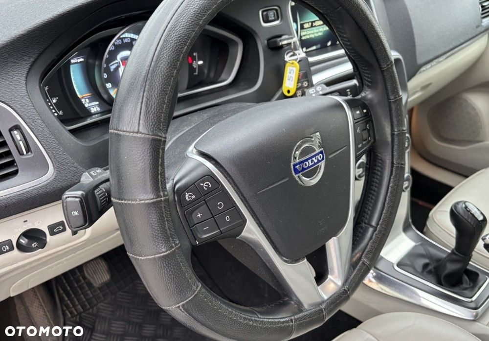 Volvo V40 Cross Country - 23