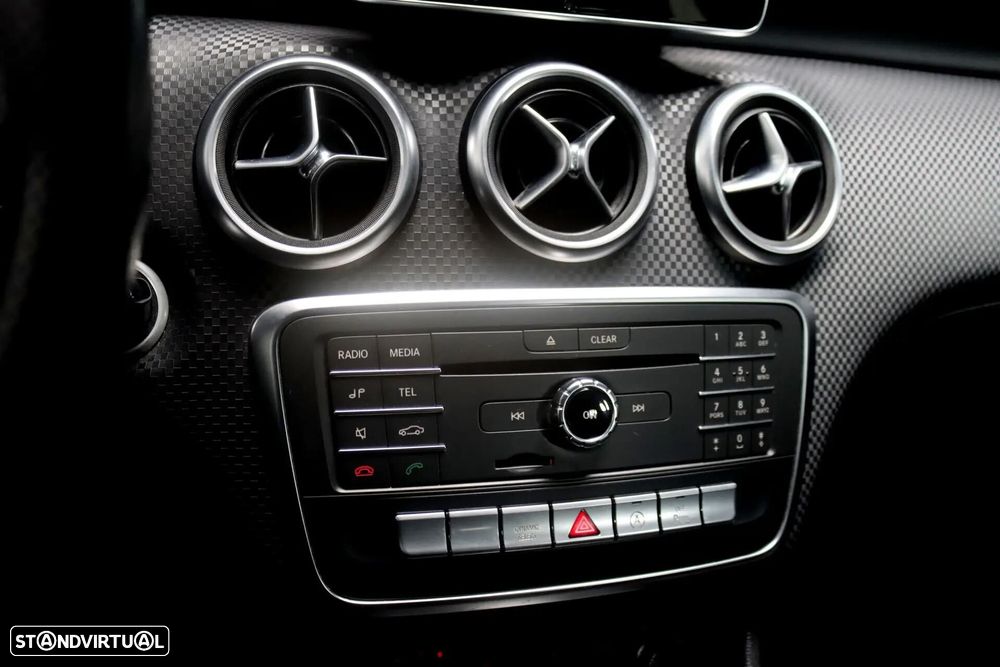 Mercedes-Benz A 180 d AMG Line - 26