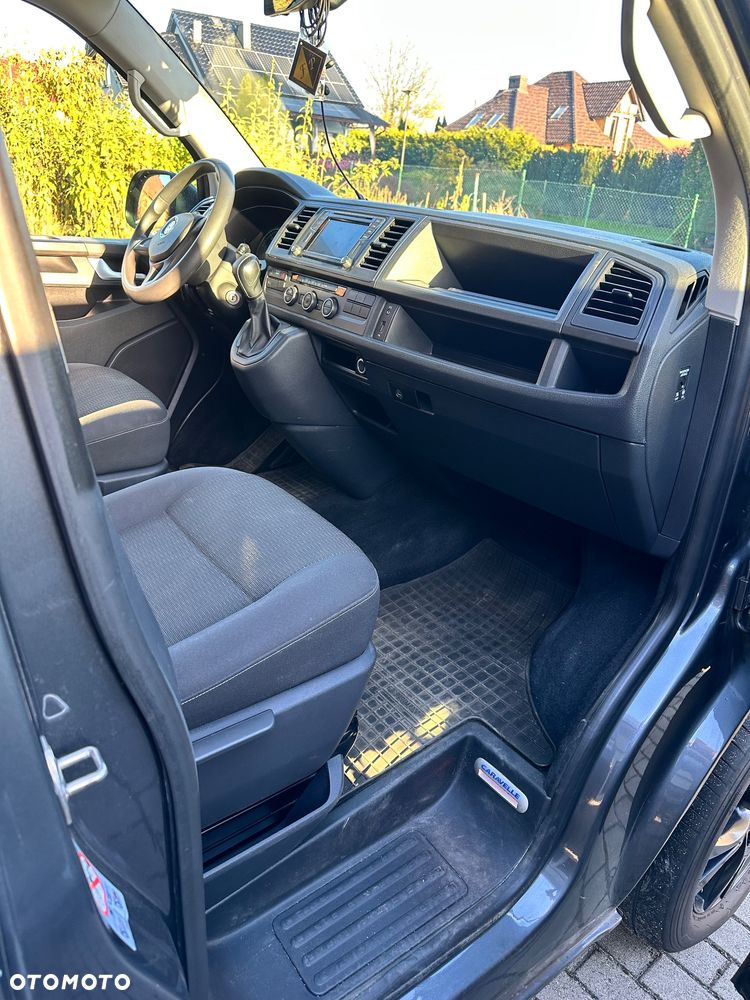 Volkswagen Caravelle - 10