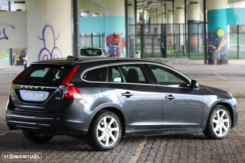 Volvo V60 1.6 D2 Momentum Eco Powershift - 9