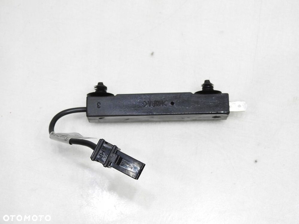 WZMACNIACZ ANTENY MERCEDES W212 A2128703789 - 2