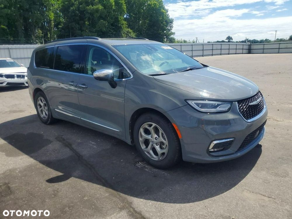Chrysler Pacifica - 3