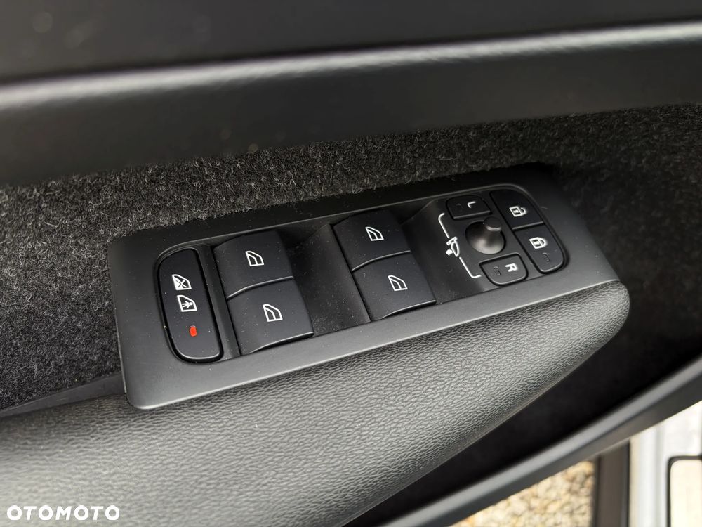 Volvo XC 40 D3 SCR R-Design - 32