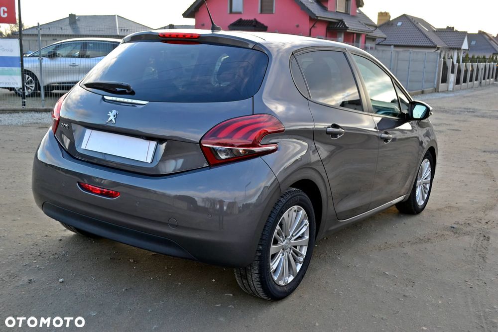 Peugeot 208 - 12