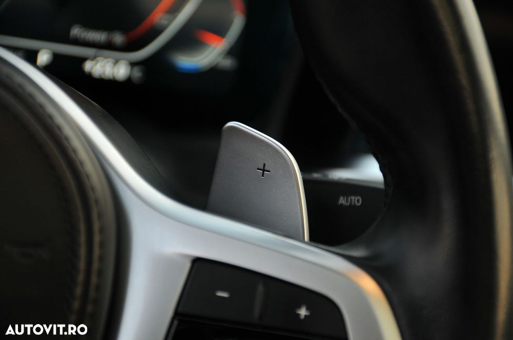 BMW Seria 3 330d xDrive AT MHEV - 34