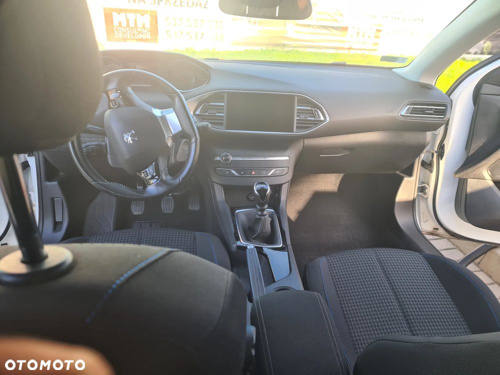 Peugeot 308 1.2 PureTech GPF Allure S&S - 6