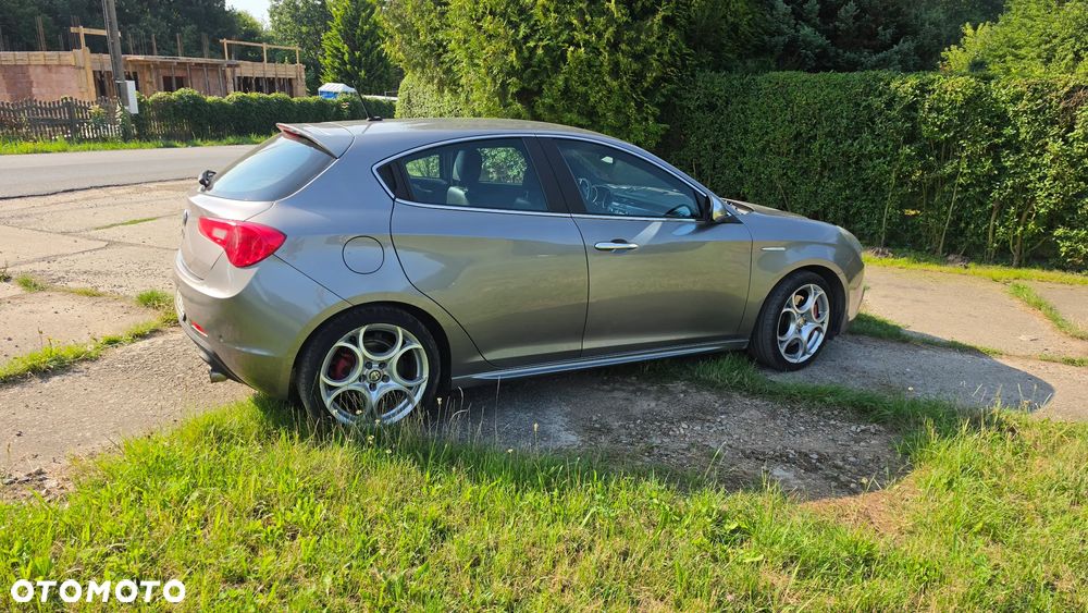 Alfa Romeo Giulietta 2011 photo 2