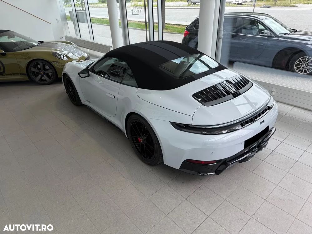 Porsche 911 Carrera 4 GTS PDK - 7
