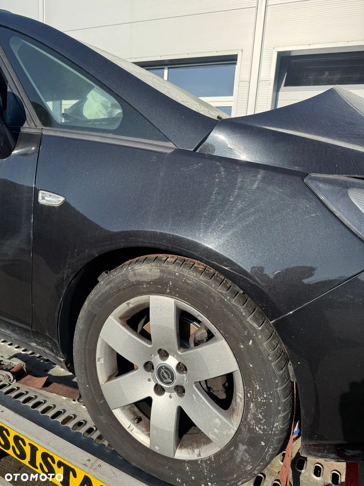Opel Zafira C  2,0 CDTI  11-19r błotnik prawy  01Q - 1