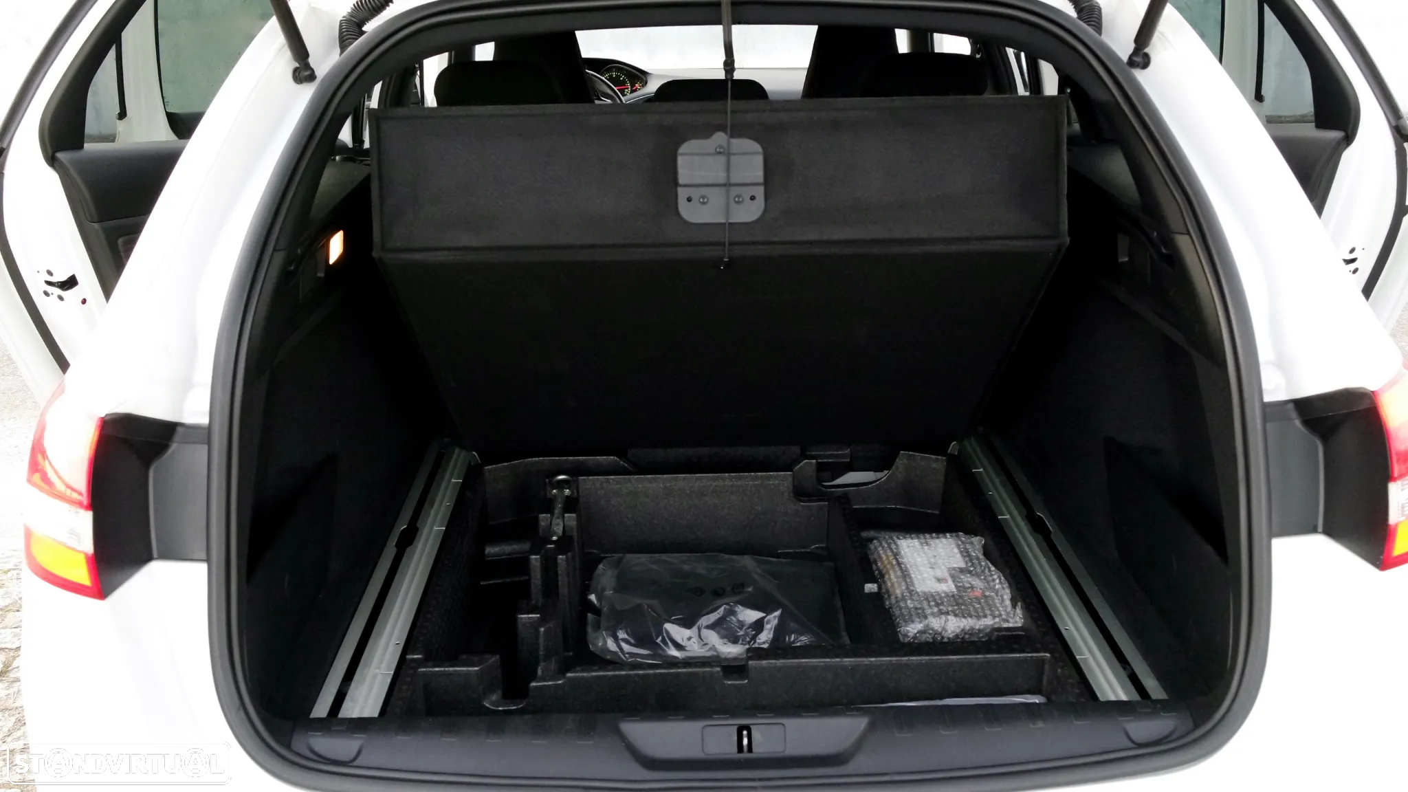 Peugeot 308 SW 1.6 BlueHDi GT Line EAT6 - 42