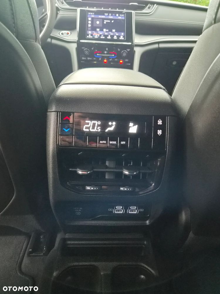 Jeep Grand Cherokee - 28