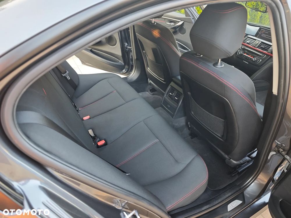 BMW Seria 3 328i M Sport - 14