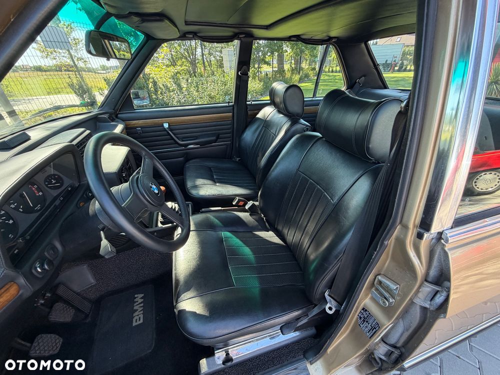 BMW Seria 5 528 i - 28