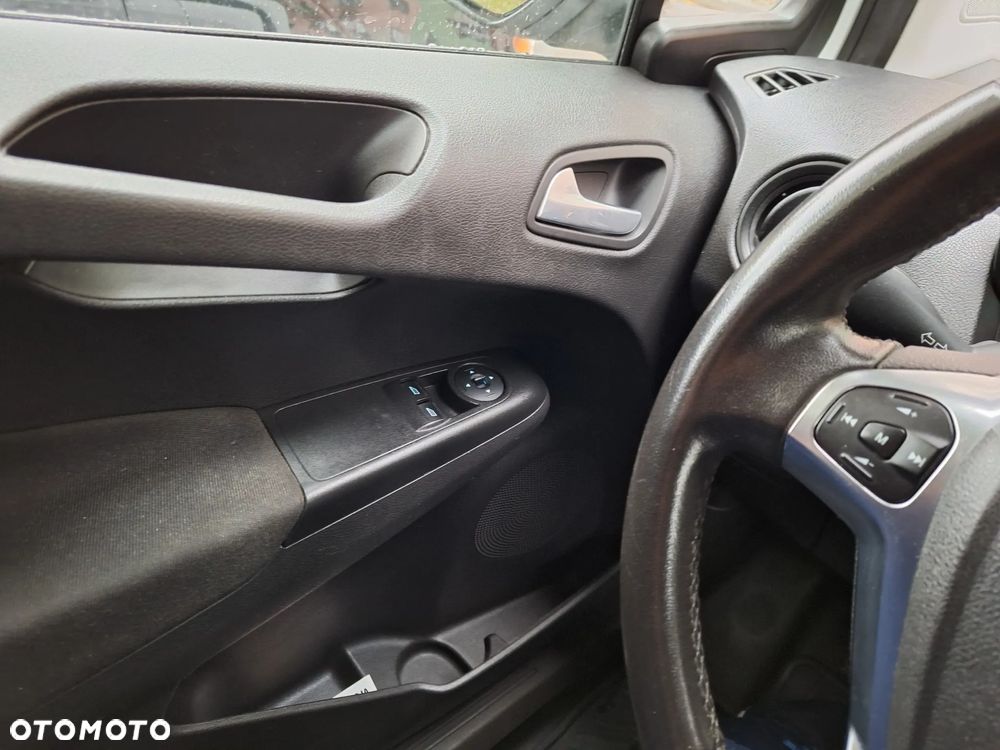 Ford Transit Courier - 13