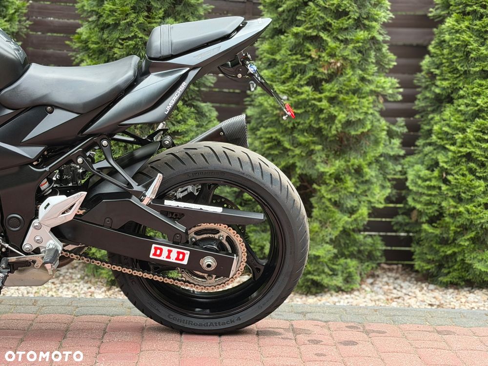 Suzuki GSR - 20