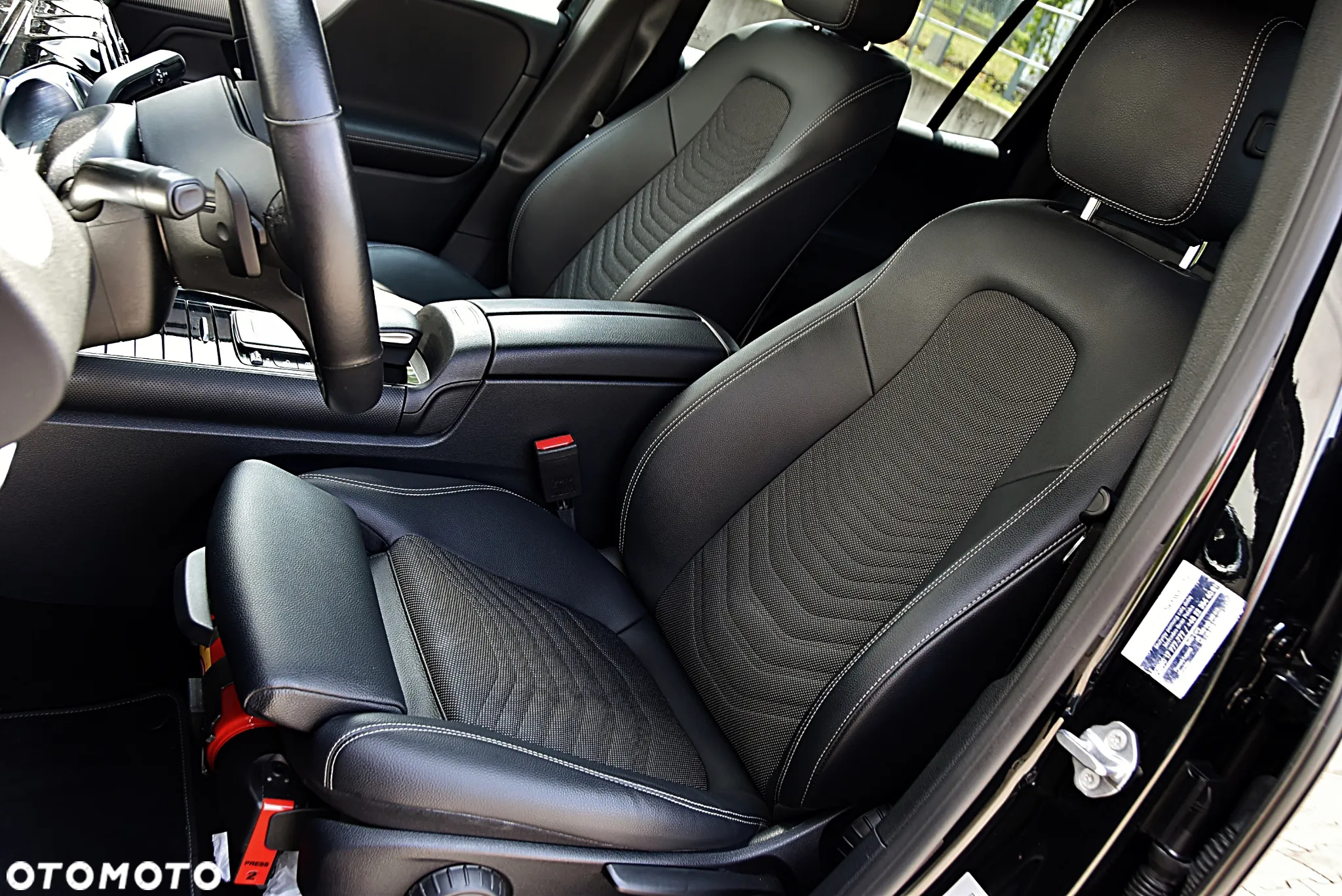Mercedes-Benz GLB 200 7G-DCT - 16