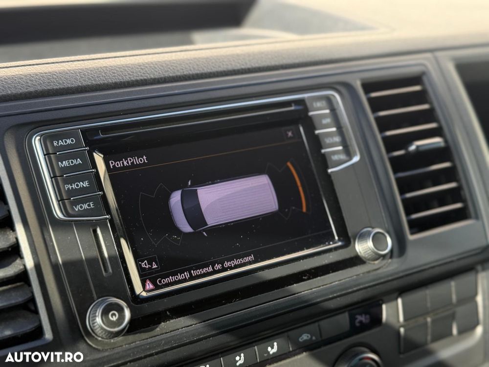 Volkswagen Caravelle - 14