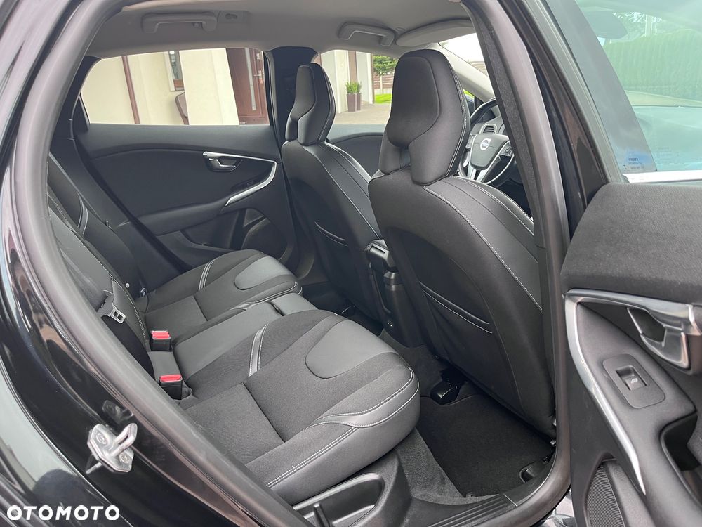 Volvo V40 D2 Momentum - 19