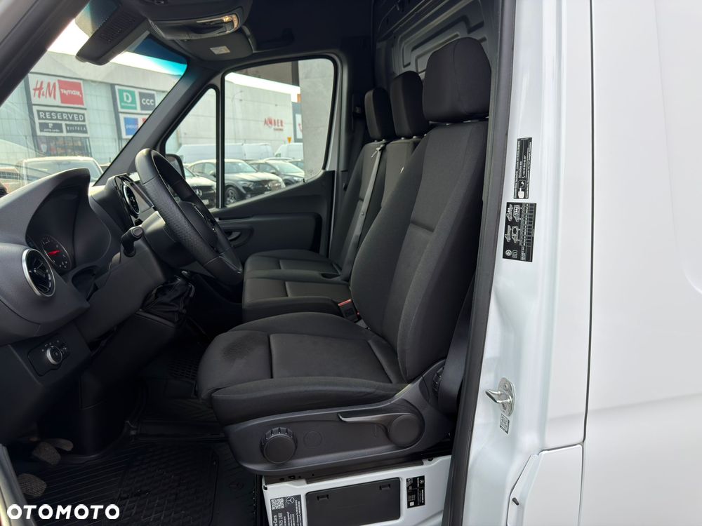Mercedes-Benz Sprinter - 10