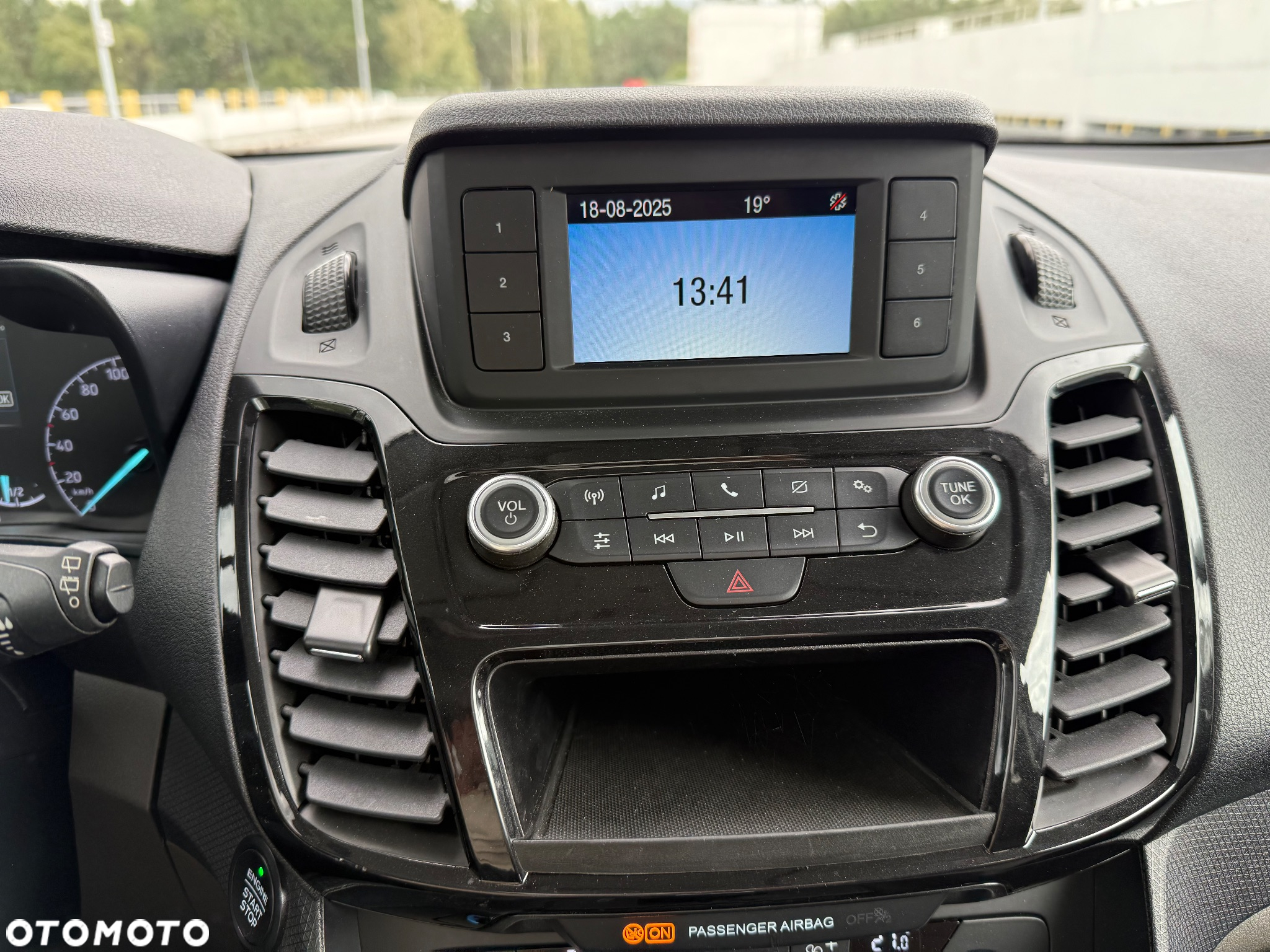 Ford Tourneo Connect Grand - 18